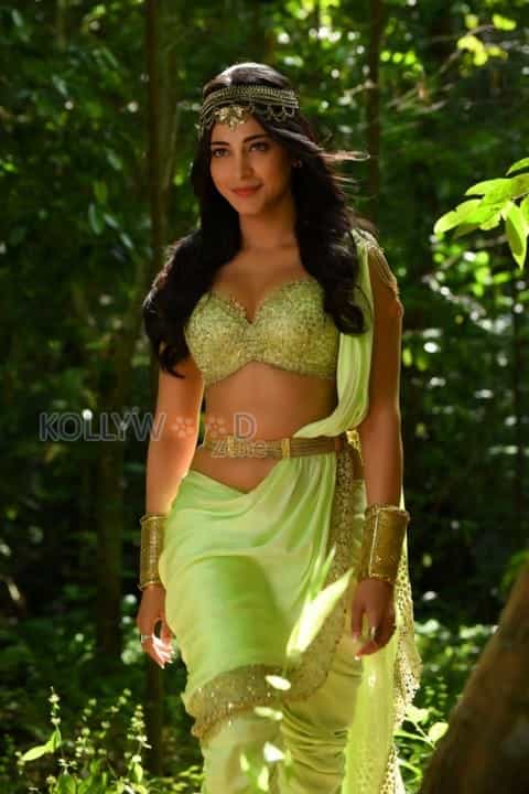 Puli Movie Heroine Shruti Haasan Photos