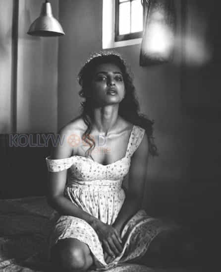 Radhika Apte Sexy Photoshoot