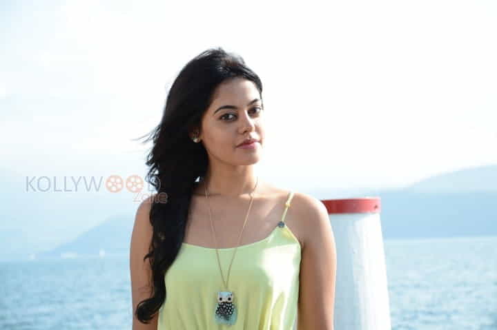 Savaale Samaali Heroine Bindu Madhavi Stills