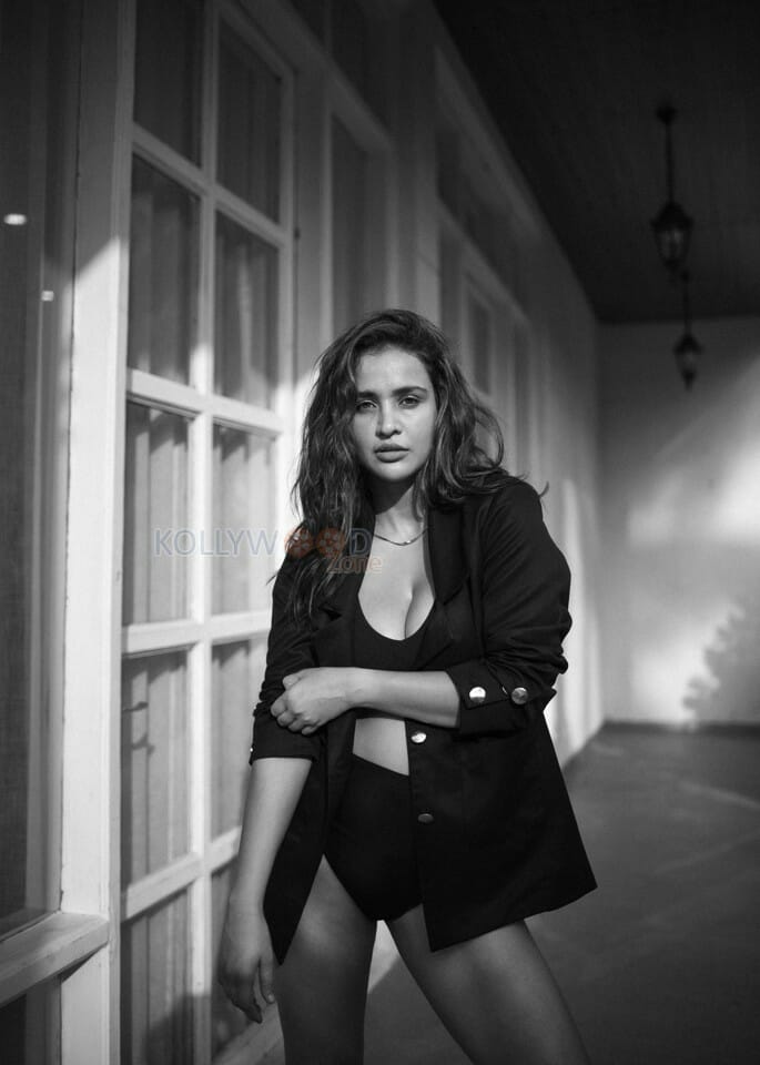 Sexy Aisha Sharma BW Photoshoot Stills 30