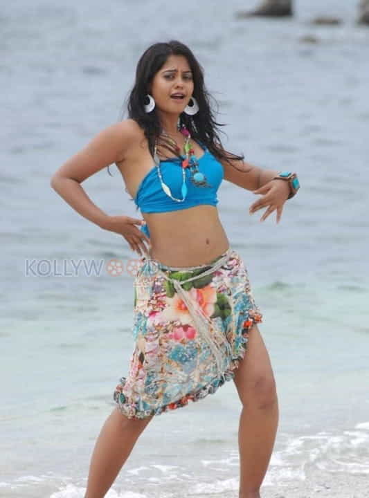 Sexy Bindhu Madhavi Pictures