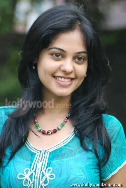 Sexy Bindu Madhavi Photos