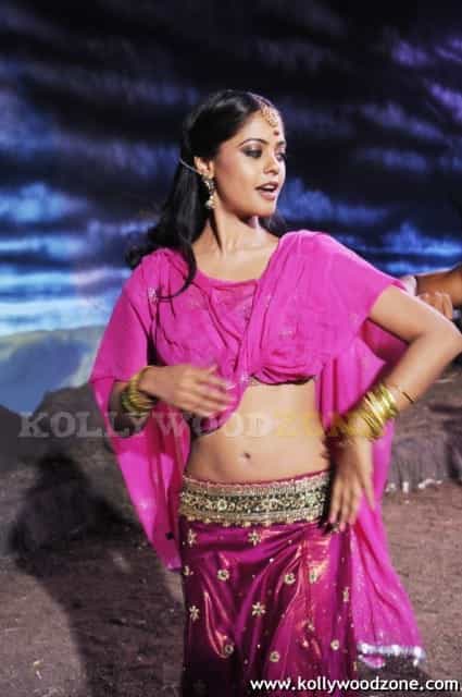 Sexy Bindu Madhavi Pictures