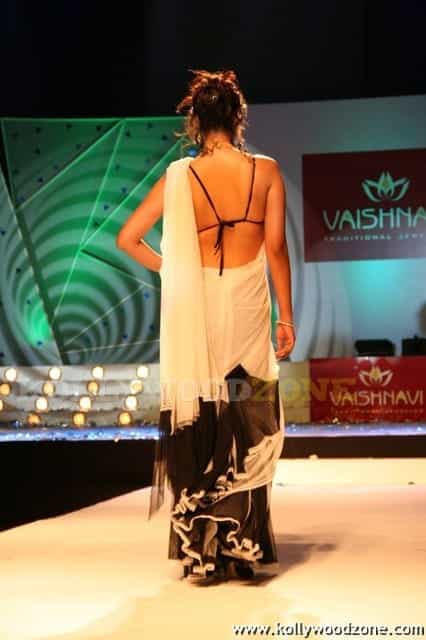 Sexy Bindu Madhavi Ramp Walk Pics