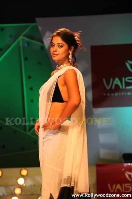 Sexy Bindu Madhavi Ramp Walk Pics