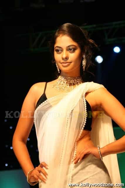 Sexy Bindu Madhavi Ramp Walk Pics