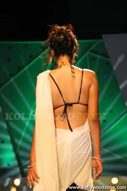 Sexy Bindu Madhavi Ramp Walk Pics