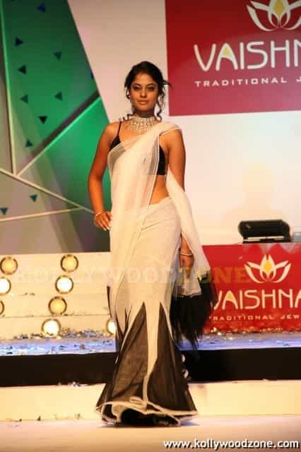 Sexy Bindu Madhavi Ramp Walk Pics