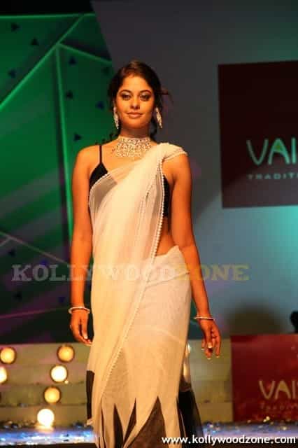 Sexy Bindu Madhavi Ramp Walk Pics