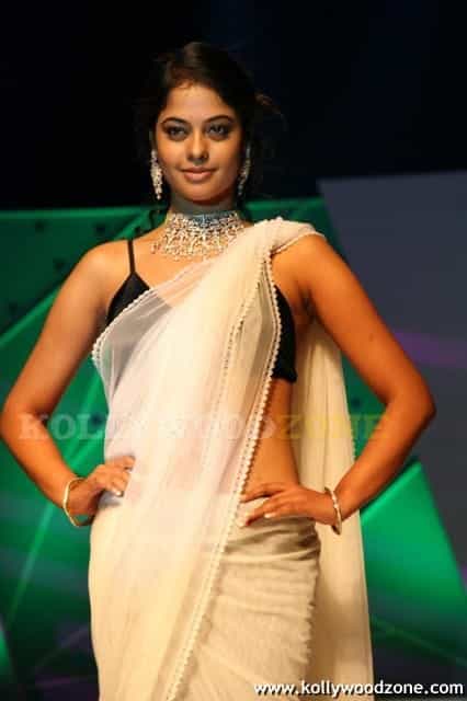 Sexy Bindu Madhavi Ramp Walk Pics