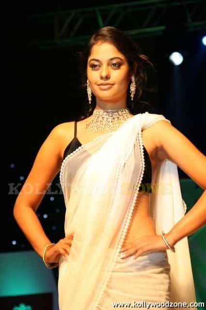 Sexy Bindu Madhavi Ramp Walk Pics