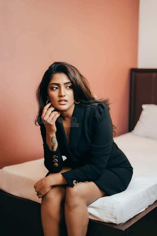 Sexy Eesha Rebba in Black Photos 13