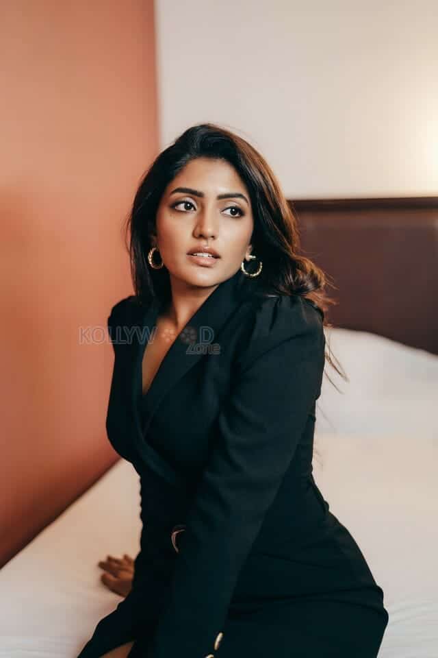 Sexy Eesha Rebba in Black Photos 14