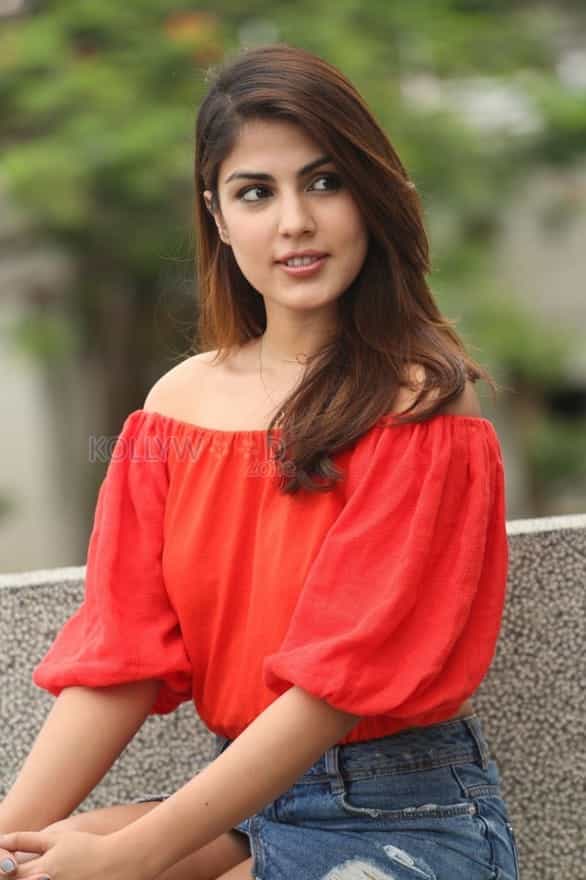 Sexy Indian Actress Rhea Chakraborty Photos