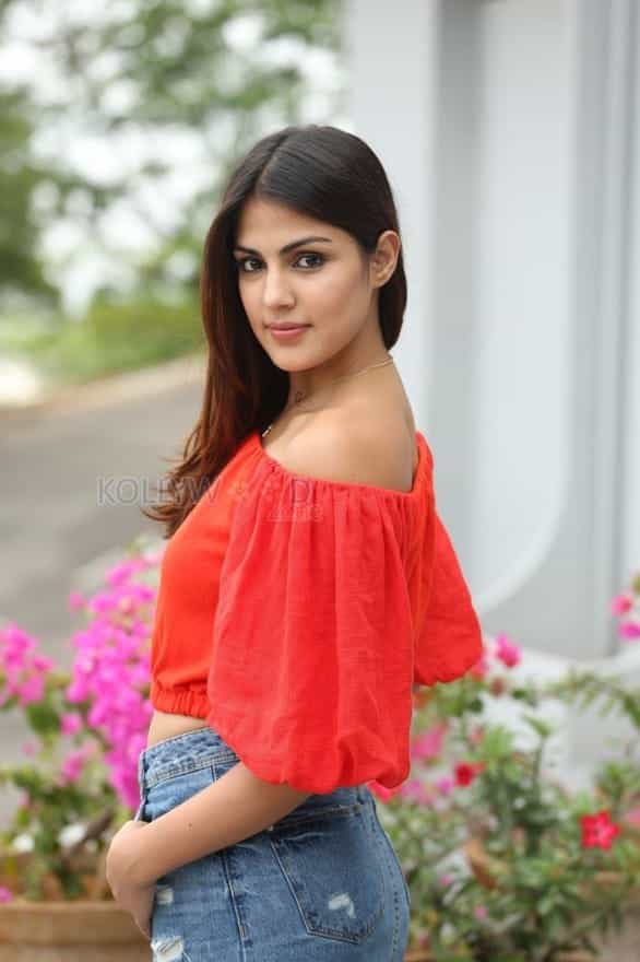 Sexy Indian Actress Rhea Chakraborty Photos