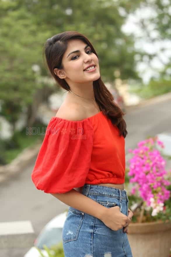 Sexy Indian Actress Rhea Chakraborty Photos