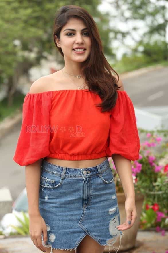 Sexy Indian Actress Rhea Chakraborty Photos