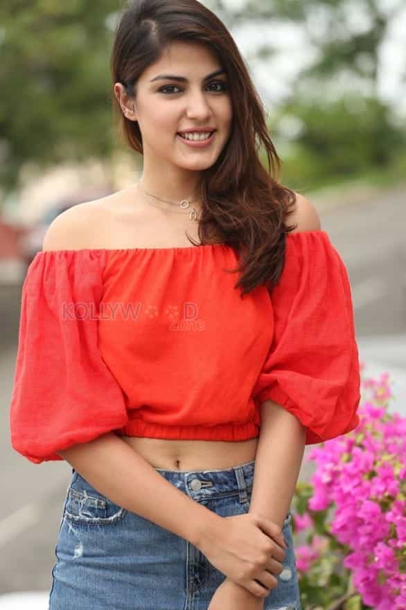 Sexy Indian Actress Rhea Chakraborty Photos