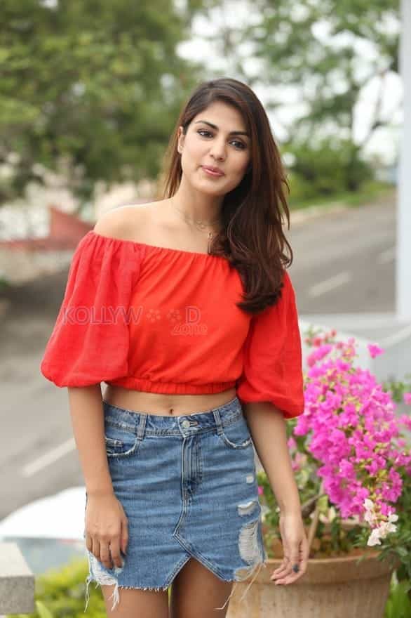 Sexy Indian Actress Rhea Chakraborty Photos