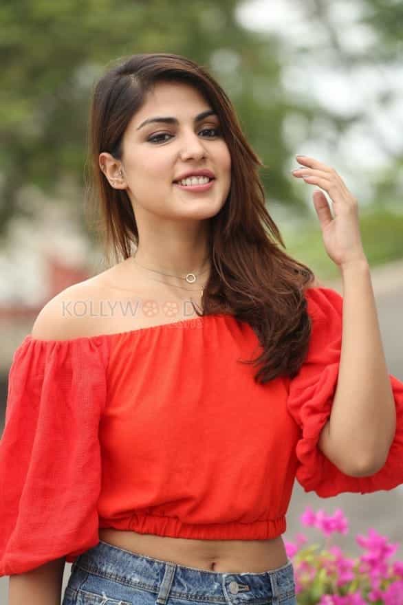 Sexy Indian Actress Rhea Chakraborty Photos