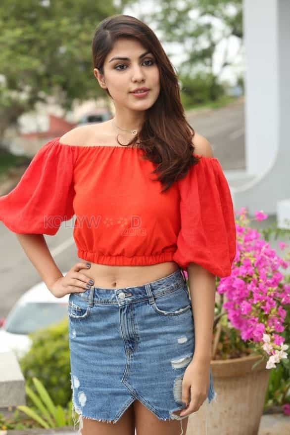 Sexy Indian Actress Rhea Chakraborty Photos