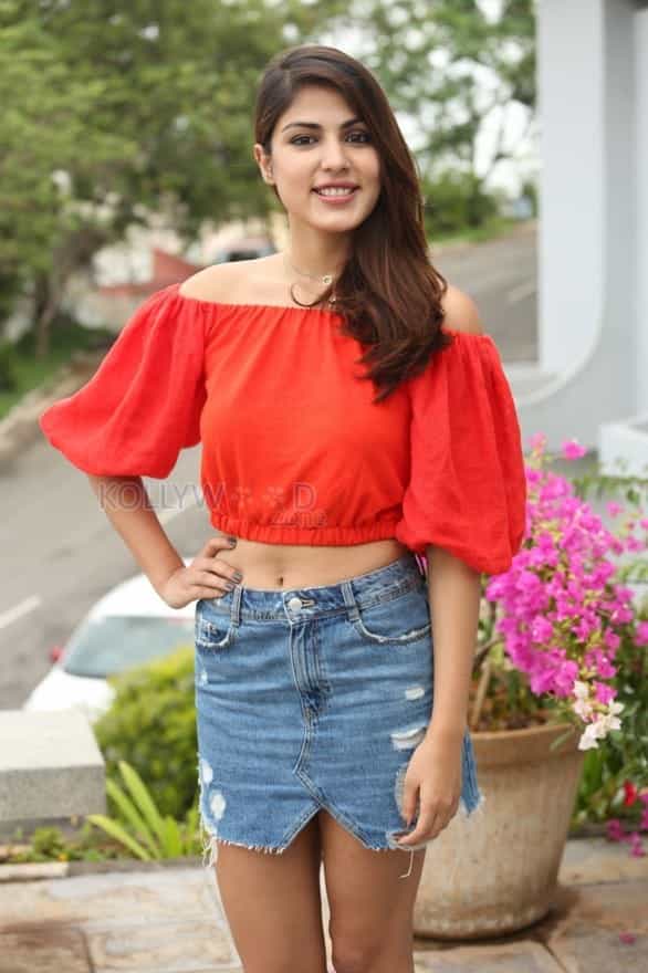 Sexy Indian Actress Rhea Chakraborty Photos