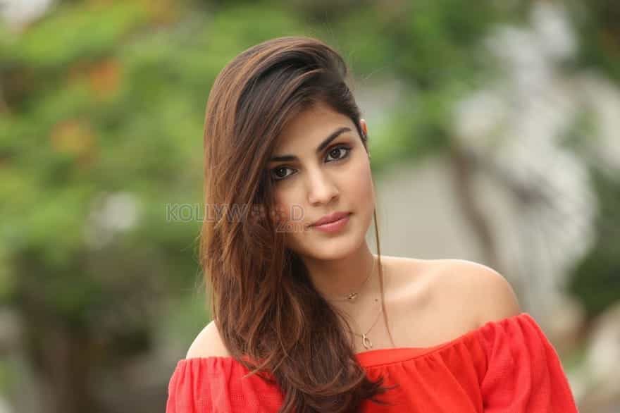 Sexy Indian Actress Rhea Chakraborty Photos