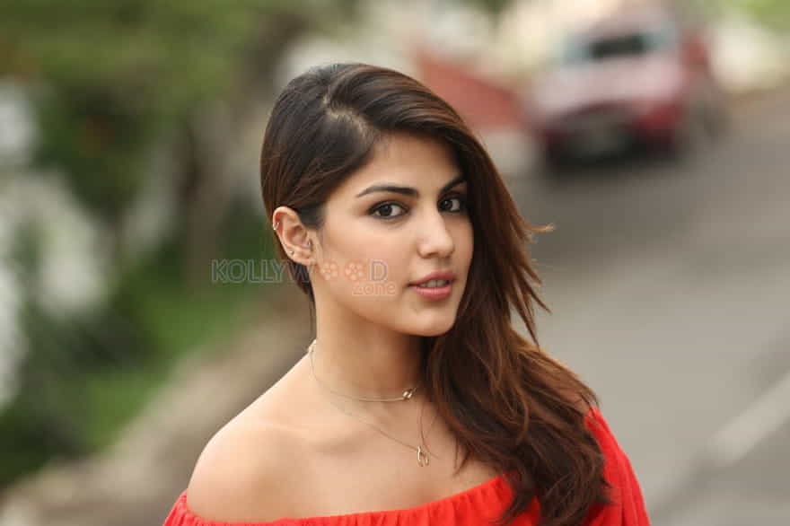 Sexy Indian Actress Rhea Chakraborty Photos