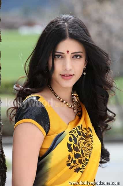 Sexy Shruthi Hassan Photos