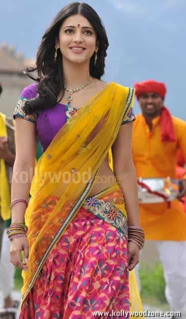 Sexy Shruthi Hassan Photos