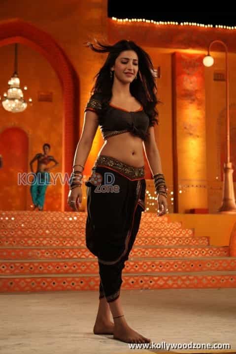 Sexy Shruthi Hassan Song Dance Photos