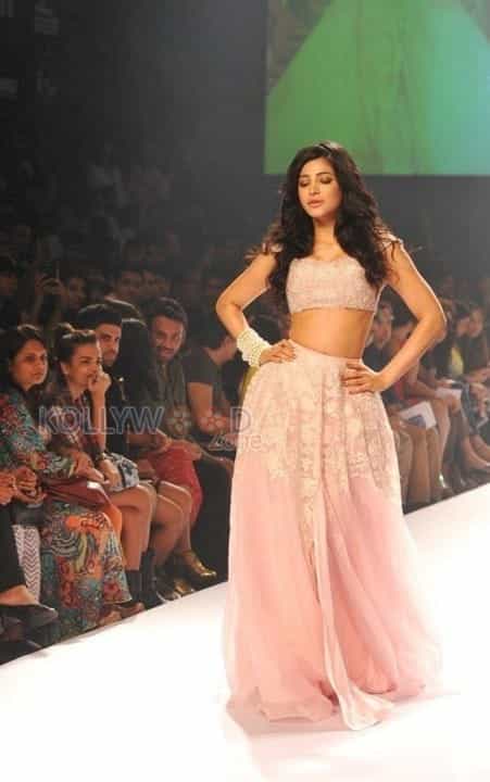 Sexy Shruti Haasan Ramp Walk Photos