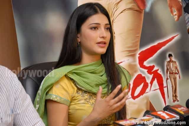 Sexy Shruti Hassan Salwar Photos