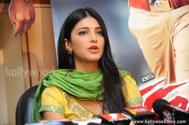 Sexy Shruti Hassan Salwar Photos