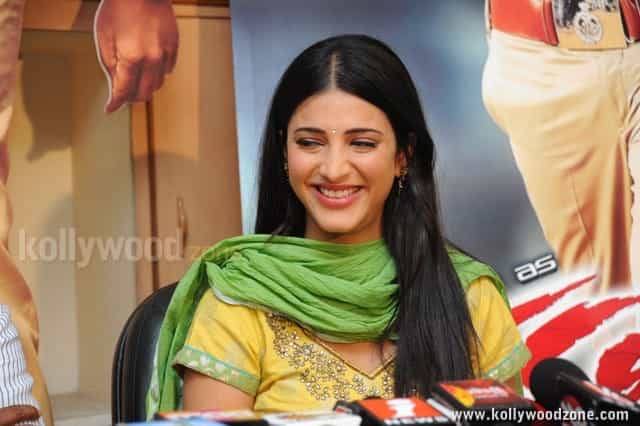 Sexy Shruti Hassan Salwar Photos