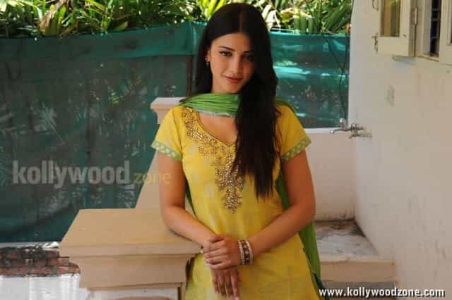 Sexy Shruti Hassan Salwar Photos