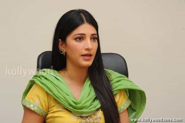 Sexy Shruti Hassan Salwar Photos