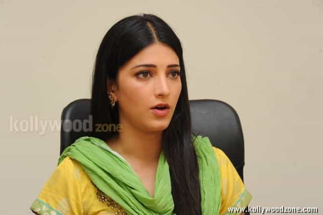 Sexy Shruti Hassan Salwar Photos