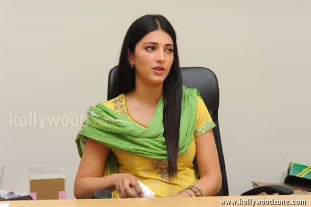 Sexy Shruti Hassan Salwar Photos