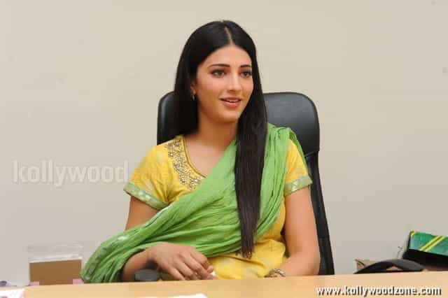 Sexy Shruti Hassan Salwar Photos