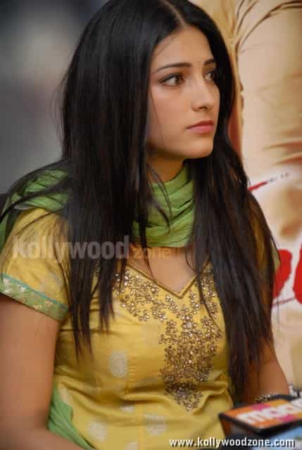 Sexy Shruti Hassan Salwar Photos