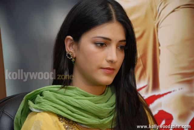 Sexy Shruti Hassan Salwar Photos