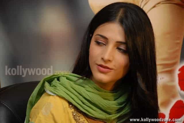 Sexy Shruti Hassan Salwar Photos