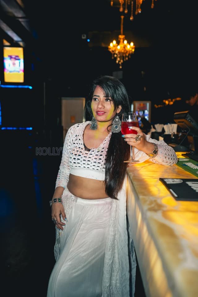 Sexy Telugu Actress Sanjana Naidu Latest Photoshoot Pictures 01