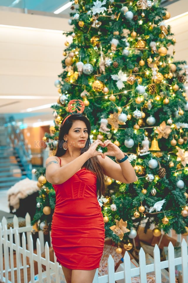 Sexy Telugu Actress Sanjana Naidu Latest Photoshoot Pictures 45