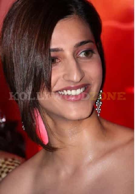 Shruthi Haasan Sexy Photos