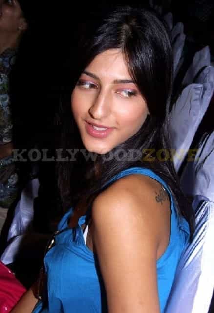 Shruthi Haasan Sexy Photos