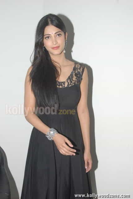 Shruthi Hassan At Oh My Friend Audio Launch Photos