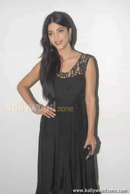 Shruthi Hassan At Oh My Friend Audio Launch Photos