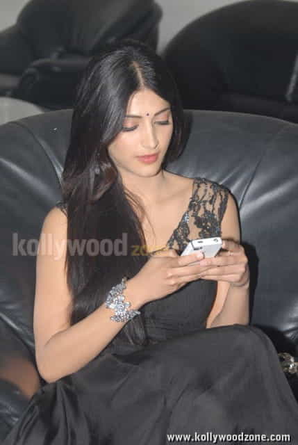 Shruthi Hassan At Oh My Friend Audio Launch Photos